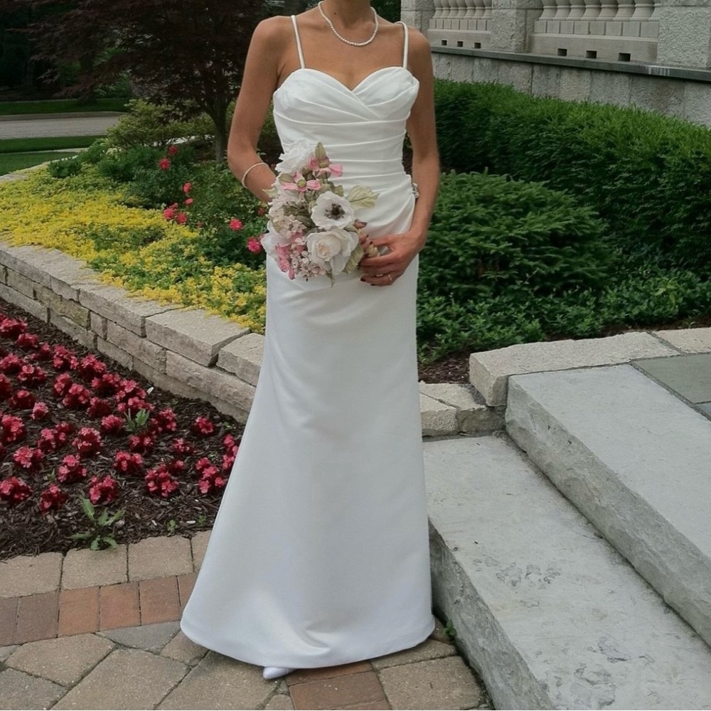 Bridal gown - size 8 but fitted to fit a size 2!